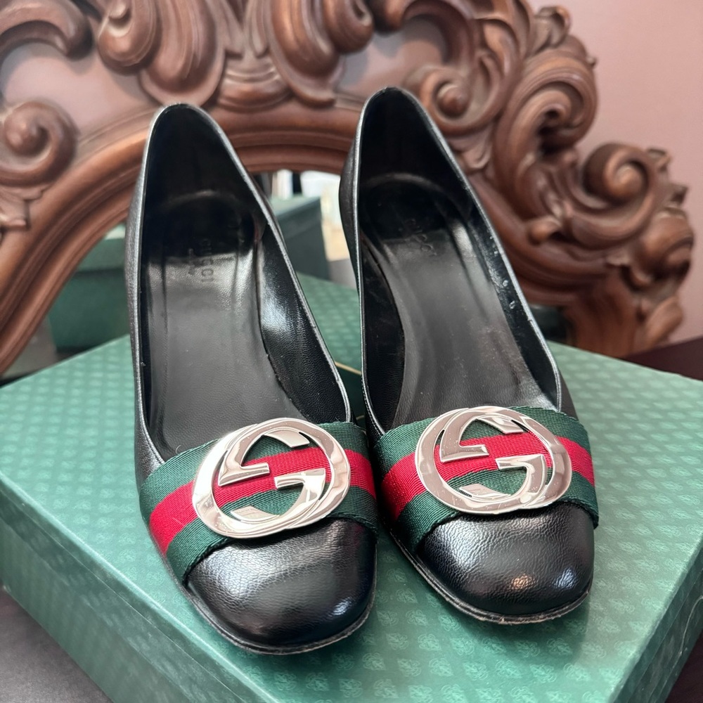 Gucci Black Heels with Red and Green Accents - Picture 8 of 11